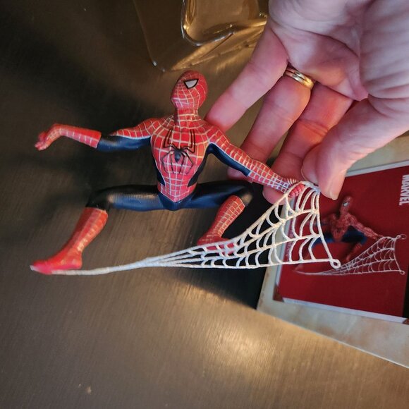 Hallmark Keepsake Ornament Spider-Man 2 Collectible With Web Swing Marvel Figuri - Picture 3 of 6